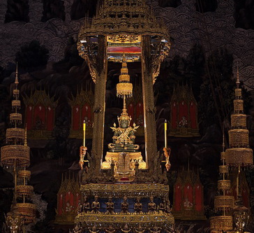 1024px-Summer_-_Emerald_Buddha_resize.jpg